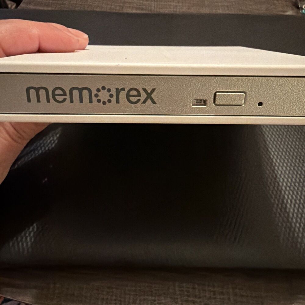 Memorex 8X  Slim Multi-Format Recorder External MRX 650LE White.  Untested Cond.